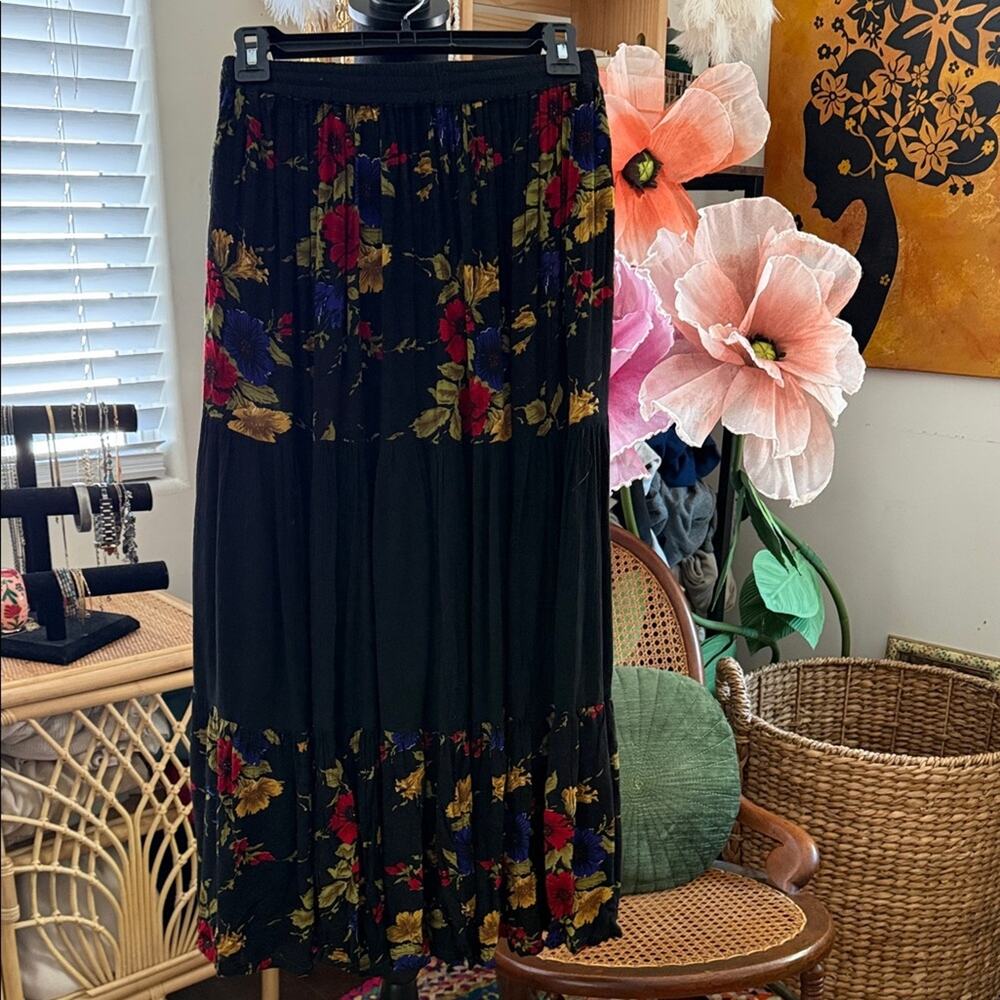 Vintage 90s/Y2K Bila Black Floral Boho Hippie Garden Cottage Midi Maxi Skirt